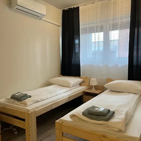 Etna 4 - -parking Osmeckiego 4 E -parking -garaz- * Ряшів