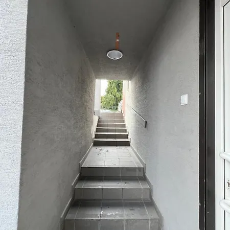 Etna 4 - -parking Osmeckiego 4 E -parking -garaz- Rzeszow